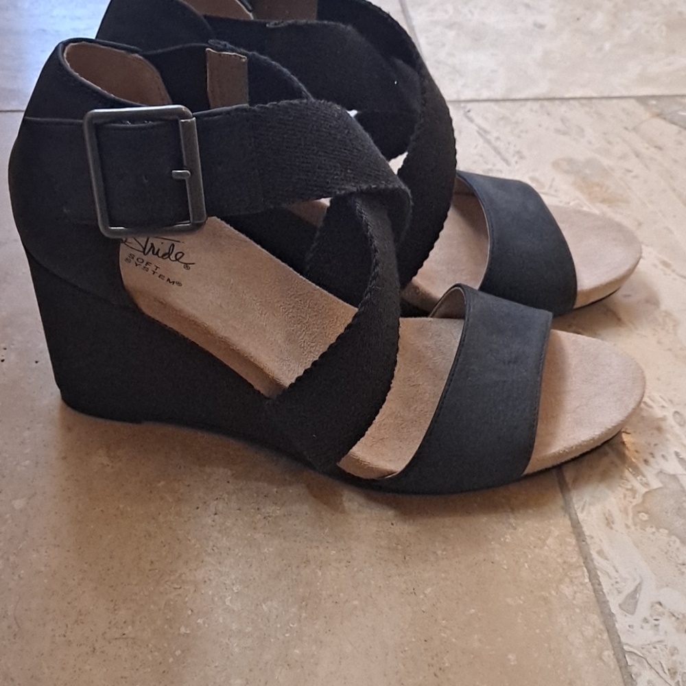 Life Stride 8 Black comfy heeled sandals, NWOT